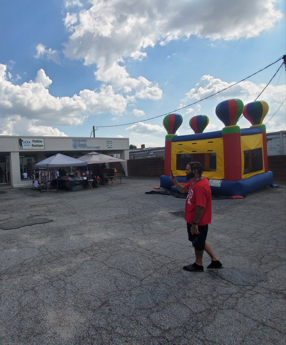 fmartinez8711's tweet photo. Back to School event in West Columbia! Food, fun and giveaways.. #AreYouWithUs #COGV #Carolinas @ErnestoLPagan @MrDennisJones @cruzgirl78 https://t.co/hKU3Az9e47
