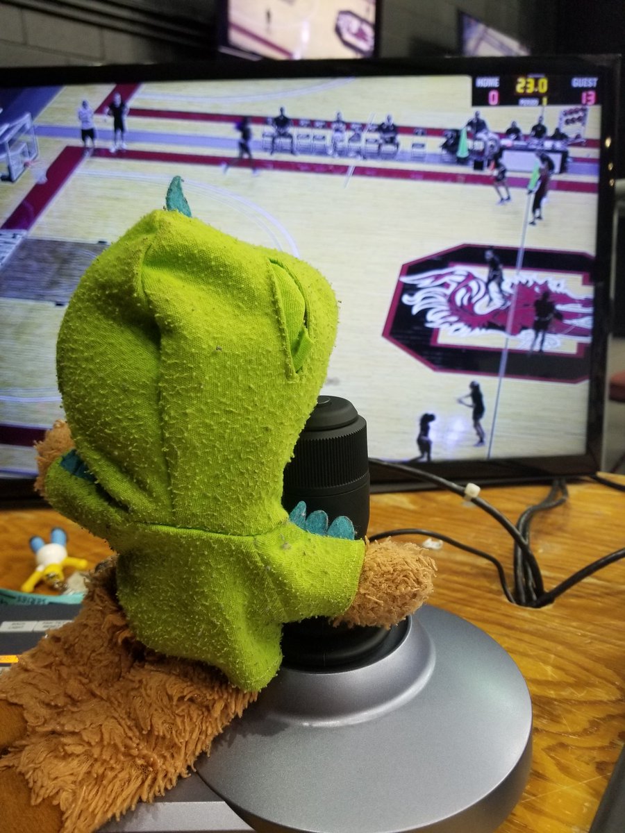 BearBearRules's tweet photo. Dad let me take the controls at work for a bit today! #hardworkingbear #honeymoney https://t.co/8wXVbJunOK