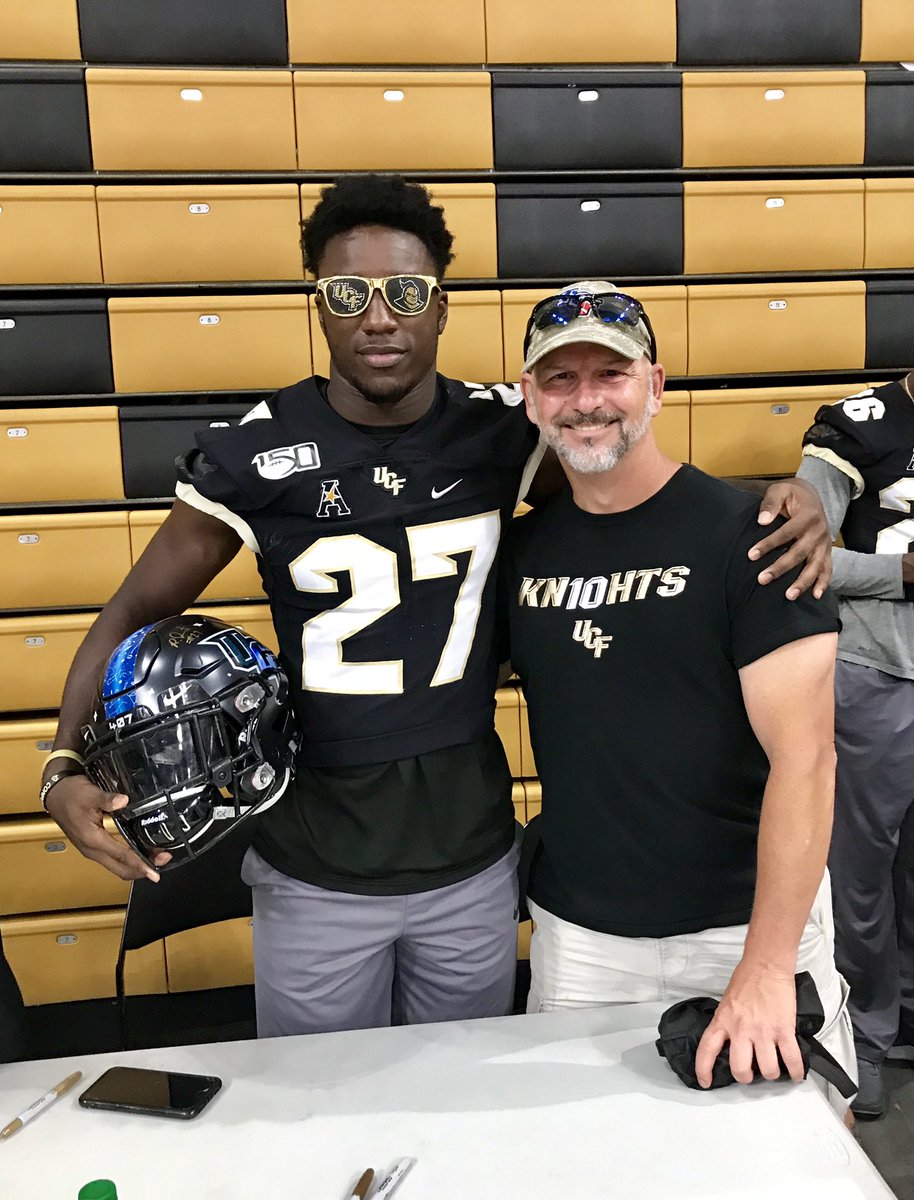 A big Thank You to one of the best DBs in the country with definitely the best looking sunglasses!!  Charge On!! @rgrant1525