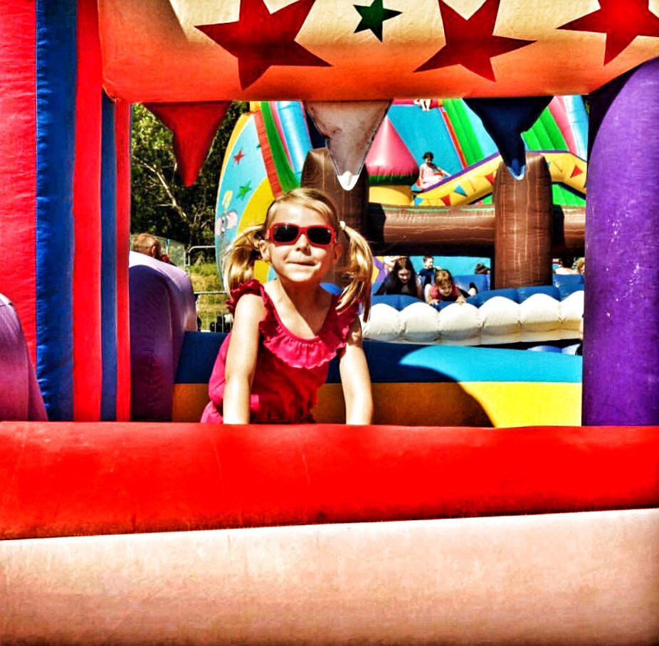 OwdNellsTavern's tweet photo. Had a fantastic today, Sunday at #bubbleNbounce #canalside Call in again tomorrow for double the fun!!!!! @GTHamlet @VisitLancashire @DiscoverWyre @visitpreston @woipreston @WhatsOn4KidsUK @blogpreston @PrestonPerks https://t.co/SJ6MAsq1BC