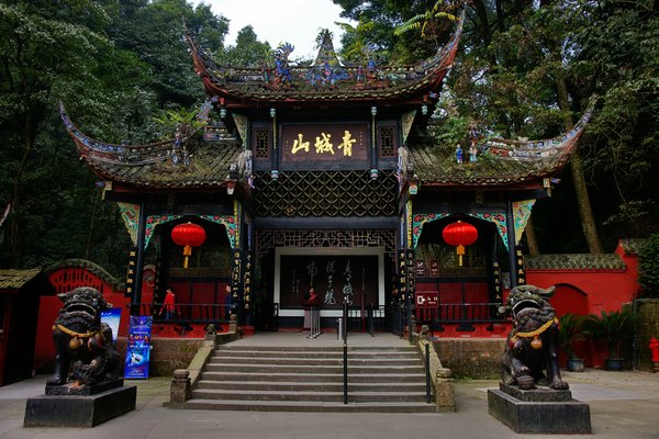 simontourcom's tweet photo. Mount Qingcheng is located in the southwest of Dujiangyan Irrigation System in Sichuan Province, China. It is one of the most famous Taoist mountains in China. Zhang Tianshi, the founder of Taoism, who preached Taoism at the end of Eastern Han Dynasty (25 - 220) on Mt. Qingcheng. https://t.co/T0vkAM5td5