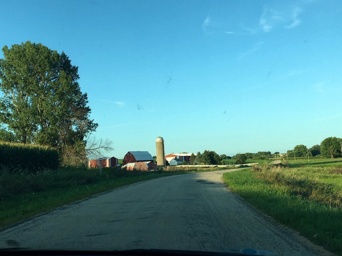 KrayolaSky's tweet photo. #KrayolaSky #Wisconsin #HiddenValleys #SundayDrive #MississippiRiver https://t.co/95TnoYKklA