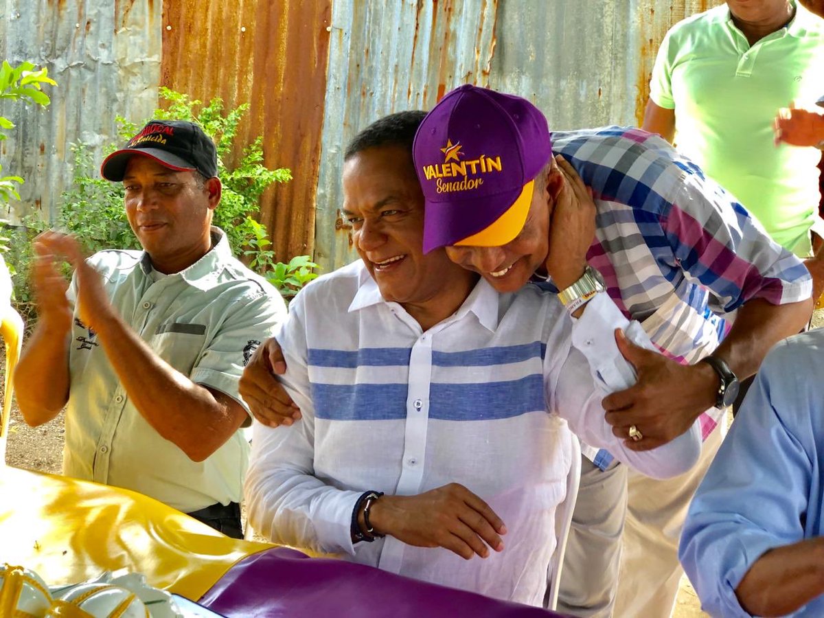 luisciddiaz's tweet photo. Santiago quiere su senador, @JCesarValentin continua porque Santiago no quiere copia china. #ValentinSenador #ValentinRepite https://t.co/uhgwKJCWRZ
