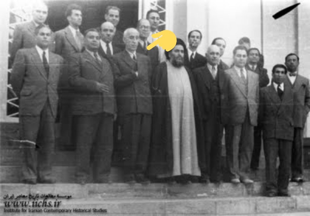shah_pari431's tweet photo. همینجوری واسم سوال پیش اومده...

چرا همشون با یک ژست عکس گرفتن؟
🧐🤔
#ثبتها https://t.co/NK19OmUPAp