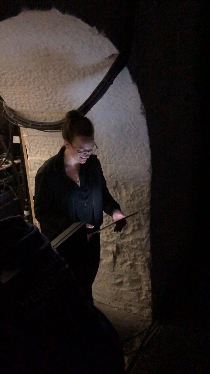 Thanks <a href="/ParadiseGreenUK/">Paradise Green</a>! 
Me (first time Fringer): so...can we turn off those back lights?
Caroline: no problem 
Me: can we do blue? 
Caroline: yeah....
[Pause] 
...and rainbow
#MakeYourFringe