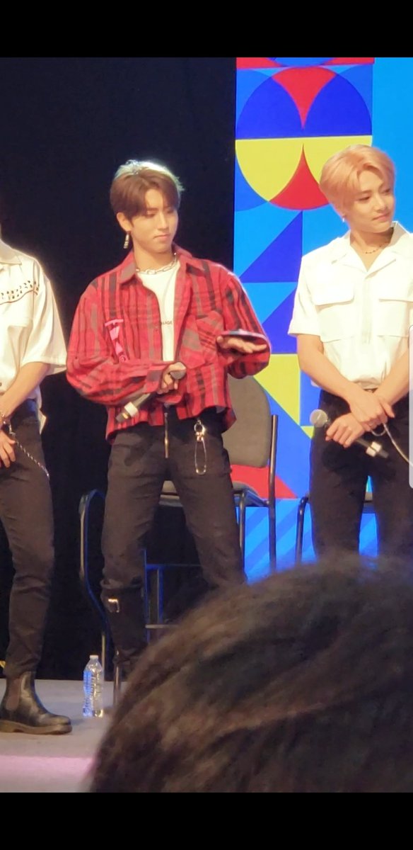 moshihosh's tweet photo. 190818 KCON Star Live Talk
#han #hanjisung #straykids #stay #kconstarlivetalk #jisung #kpop #kcon #KCON19LA #KCON2019LA #190818 #스트레이키즈 #한 #한지성 #지성 #스테이 https://t.co/8lfWWoWLYo