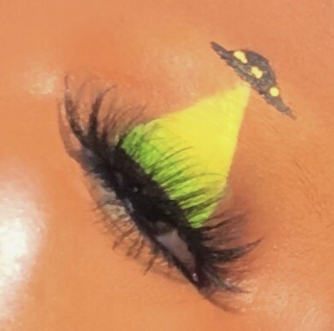 713hottie's tweet photo. 𝒜𝑅𝐸𝒜 51
👽📟

Ur fav mua is quaking ! https://t.co/FrAprFIAWb