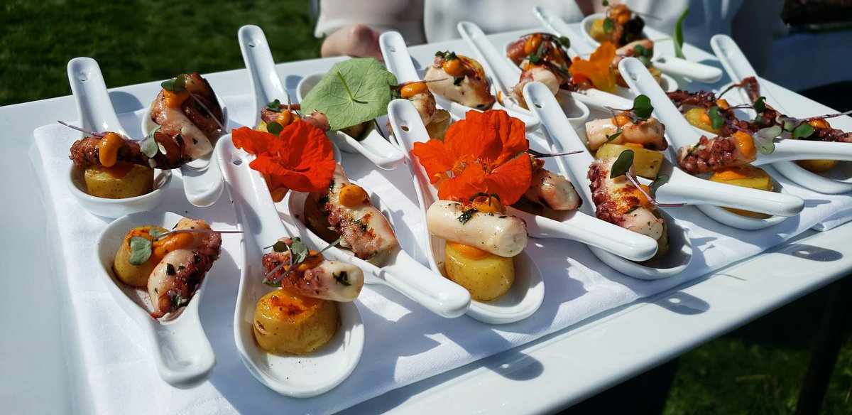 araxirestaurant's tweet photo. #BC #wines, #cocktails and #canapes – oh my! Welcoming #AraxiLongtable Dinner guests with @StellersJayBrut, @Quails_Gate wine, @SheringhamBC cocktails and delectable bites! #CelebrateAraxi https://t.co/kkmdT2BEH6
