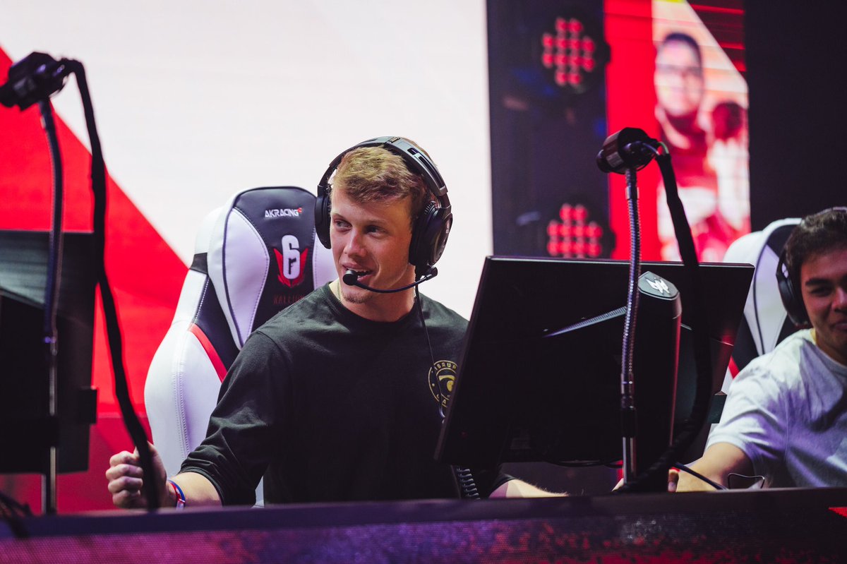 .<a href="/Peterhchau/">Peter ◢ ◤</a> gets our vote for Esports Photographer of the year!