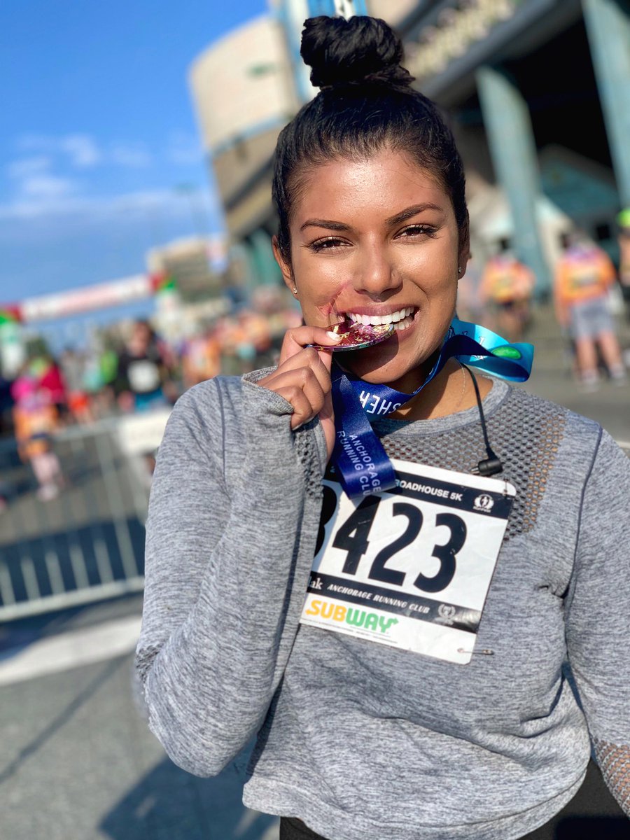 HomaBashNews's tweet photo. there’s nothing quite like children tackling you after running 26.2 miles in frigid Alaska winds #runwildAK @ANCRunFest https://t.co/afunqmzTYl