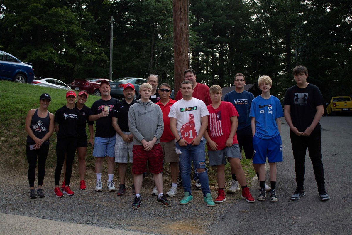 davisandelkins's tweet photo. The D&E students were happy to get help from Tygarts Valley High School students and their leaders in athletics during move-in weekend. We appreciate all of our community support!
#DEMoveIn, #DEBound, #leadingtheway https://t.co/eYY1G8RA11