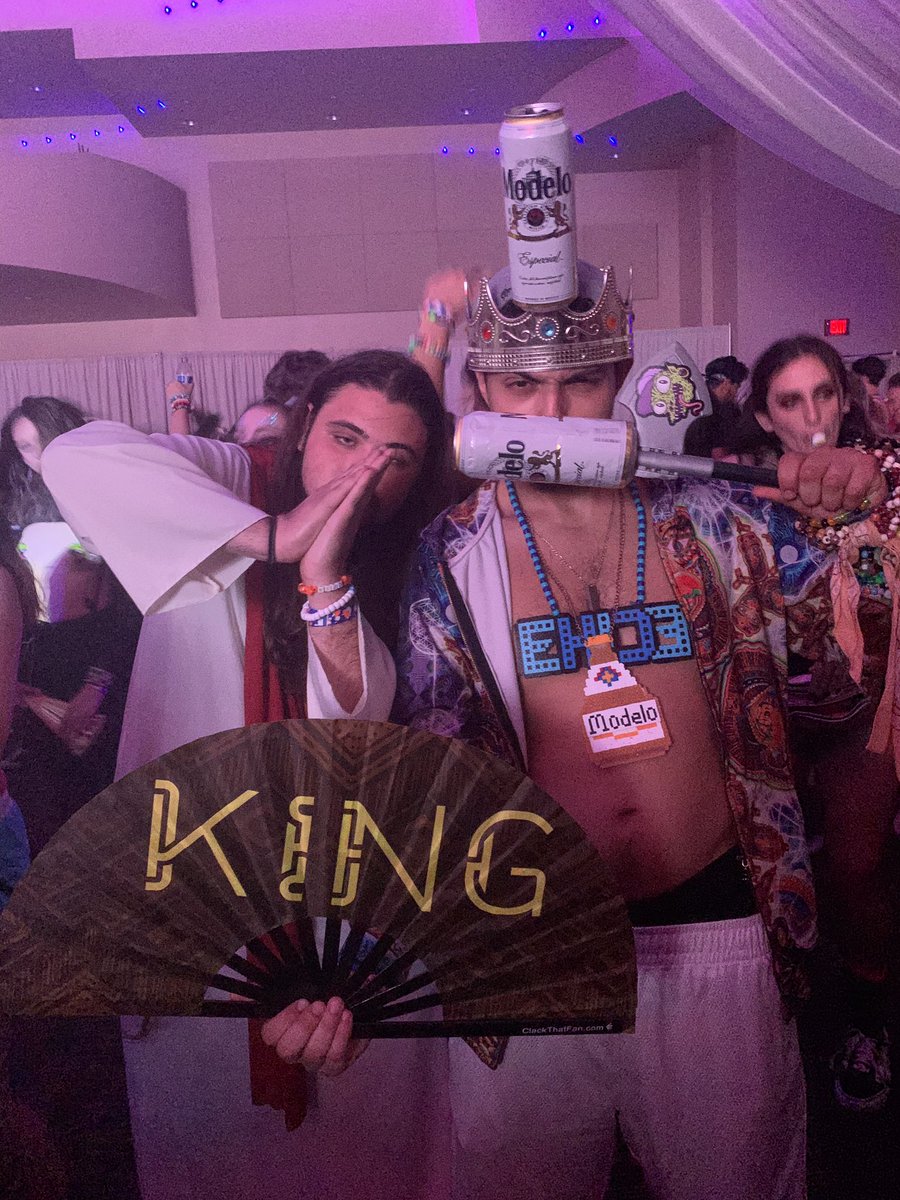 hannaahkathleen's tweet photo. Plur , bitch . #nationalentity #nocturnalbeats #ravebaby https://t.co/eHojPHBqU7