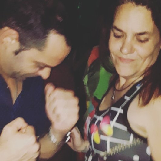 Lule_on_tw's tweet photo. Todo lo malo se va, se te va bailando (y si es con un amigo como este, más rápido )... las fotos son pal Ig pero rara vez me gusta como salgo en una (y no es casual que es robada, es fija que en esas zafo nomas )me la voy a dejar acá para acordarme como me sentía #GoodNightToYou https://t.co/B4Q4whtBVL