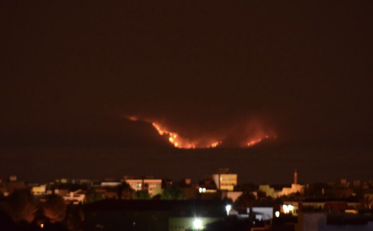 xrizud's tweet photo. Desde Tenerife se ve una isla totalmente infernal. Esto se nos quedará en nuestra retina durante muchos años. https://t.co/R6wut7lhJI