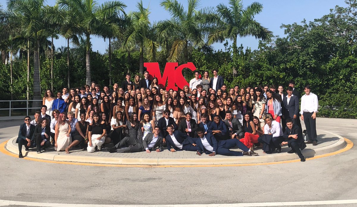 CDUpperSchool's tweet image. A beautiful Senior Convocation ceremony for the Class of 2020!  Looking forward to writing a new story with these seniors!