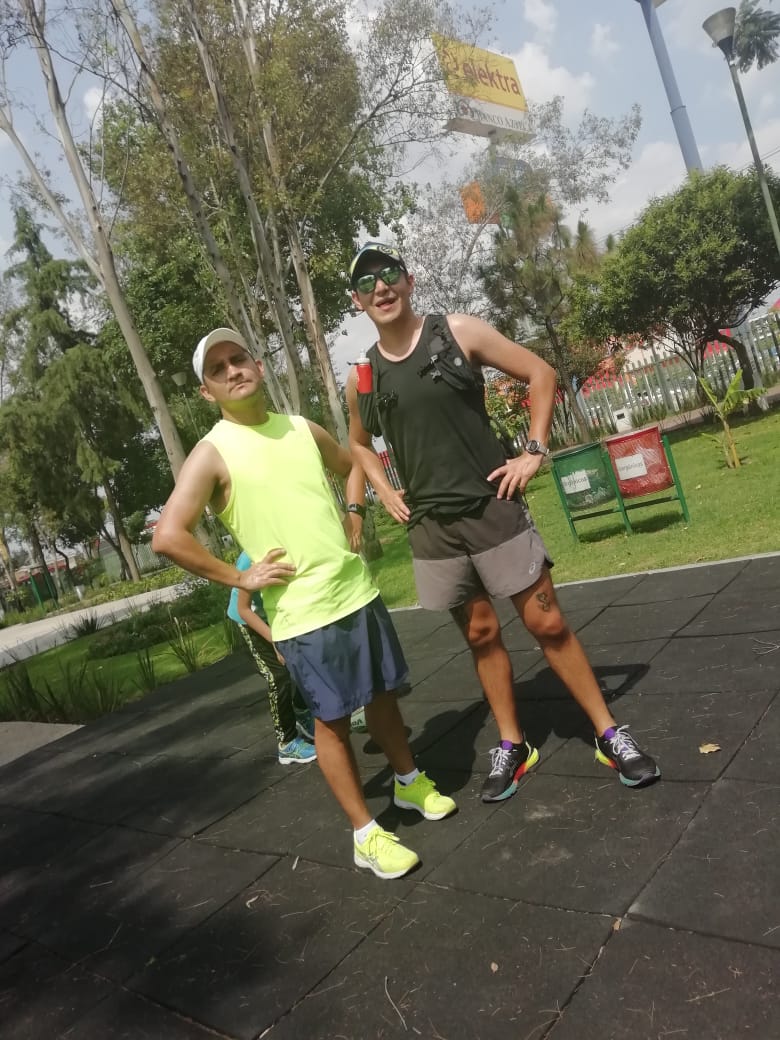 Kike_Cerecero's tweet photo. Debería estar prohibido hacer deporte con más de 23 grados centigrados...
Pero ni modo, ahí llevando al Pacer en 8km.
#ASICSTrainingProgram #FelizDomingo #DSTrainer @EntreRunners @templorunner #SoloNosQuedaCorrer @Runkeeper @santiagold_o https://t.co/f7Td39KjQT