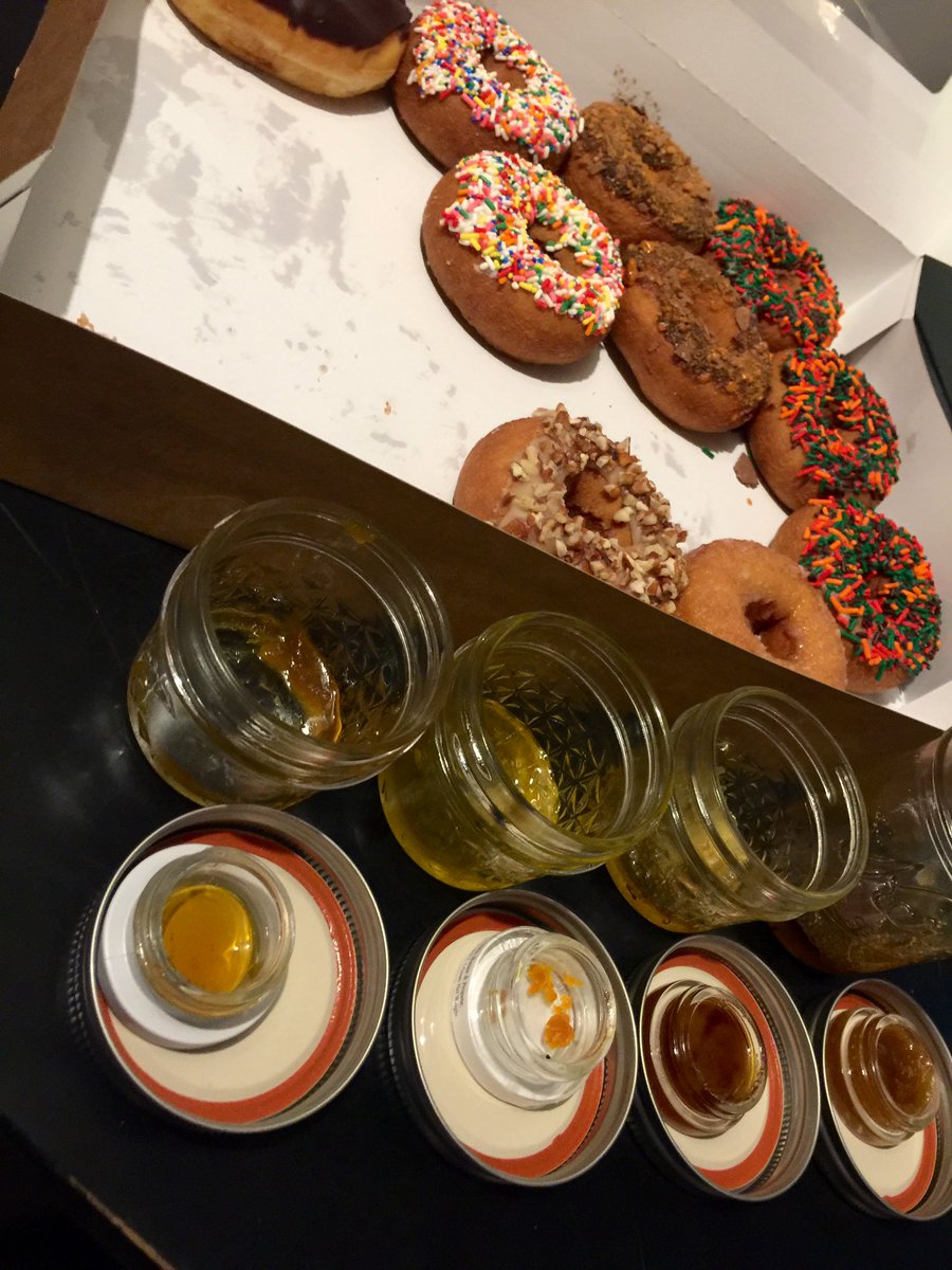 EmeraldZoo's tweet photo. What’s not to love about this #Breakfast of #DabsAnDoughnuts and the company and new friend were fun to Sesh with. Thank you to everyone who made this possible. @SuckMyCrops @Aaronm9008 @DenverDabCo #ZooKeeper #EZ #Kalib #S2 #DiamondsForDays https://t.co/xNvSAwzSRr