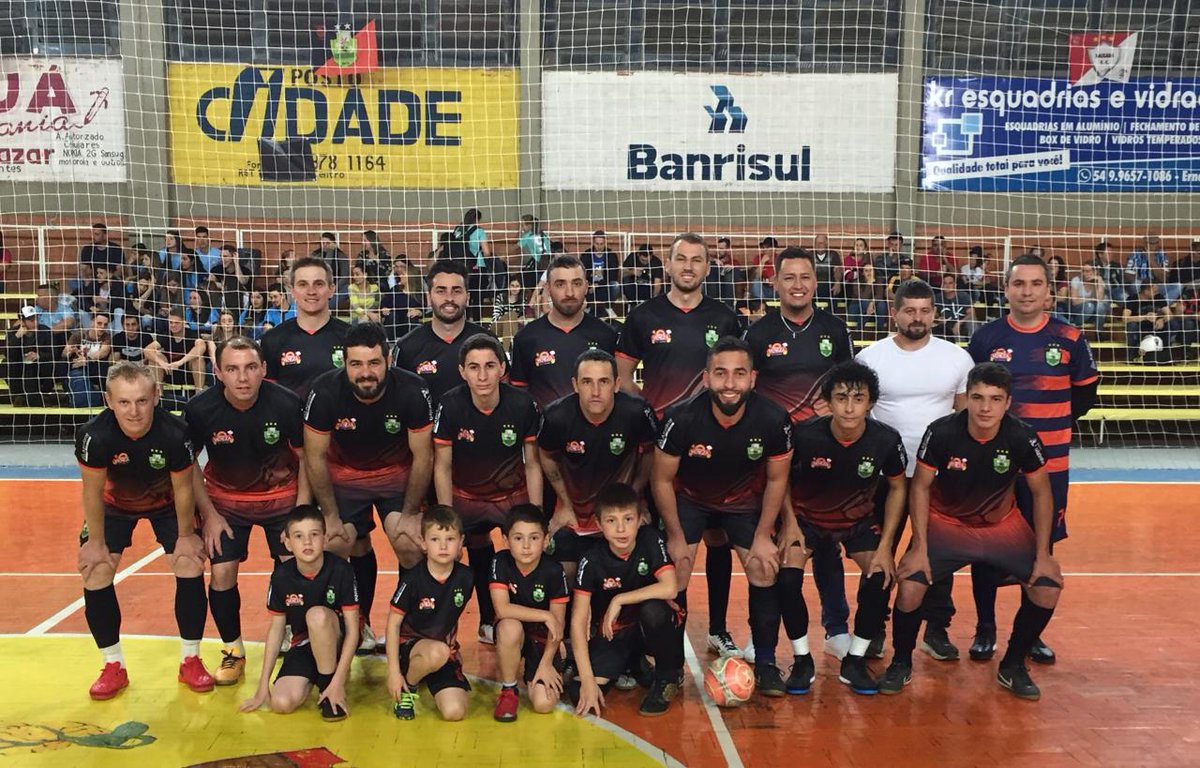aleexgnich's tweet photo. Marrecos ⚽🦆
#rodada1
#vitória
#6x3
#guardei⚽⚽ https://t.co/wsI2Fa6hSi