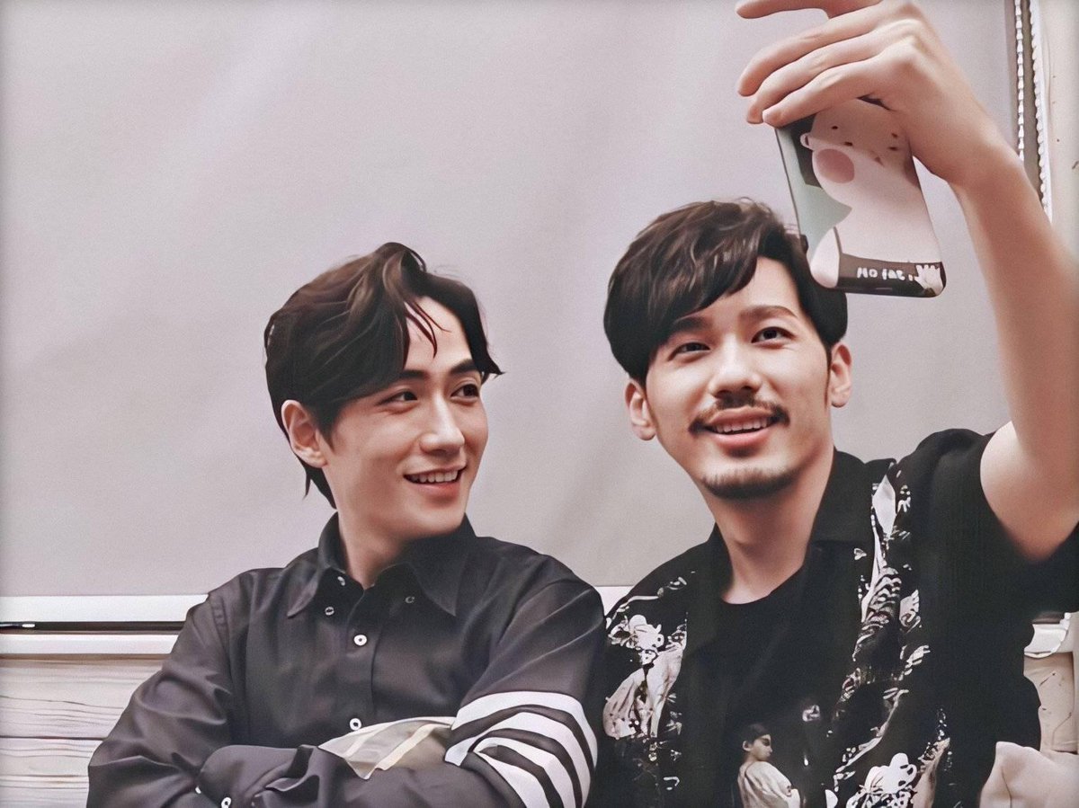 Thread: Get you someone who looks at you the way Zhu Yilong looks at Bai Yu