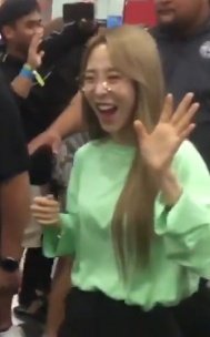 byultheist's tweet photo. byul: 😄👋 https://t.co/vX0HGrd4kT