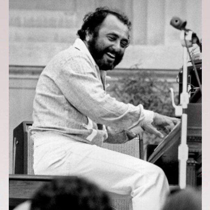 EddiePalmieri's tweet photo. Starting Tuesday night I kickoff a 6-night run @BlueNoteNYC through Sunday evening! Two sets each night at 8 &amp; 10:30 pm so swing by the village for some spicy #LatinJazz 🎶 #EddiePalmieri x #BlueNoteNYC https://t.co/aMjFJZApLH