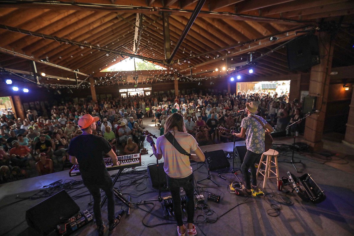 Lots of Festivarian love for @TheEastPointers at the 29th Rocky Mountain Folks Festival! Is this the biggest crowd we've ever seen in the Wildflower Pavilion?! #rockymtnfolksfest 🤩