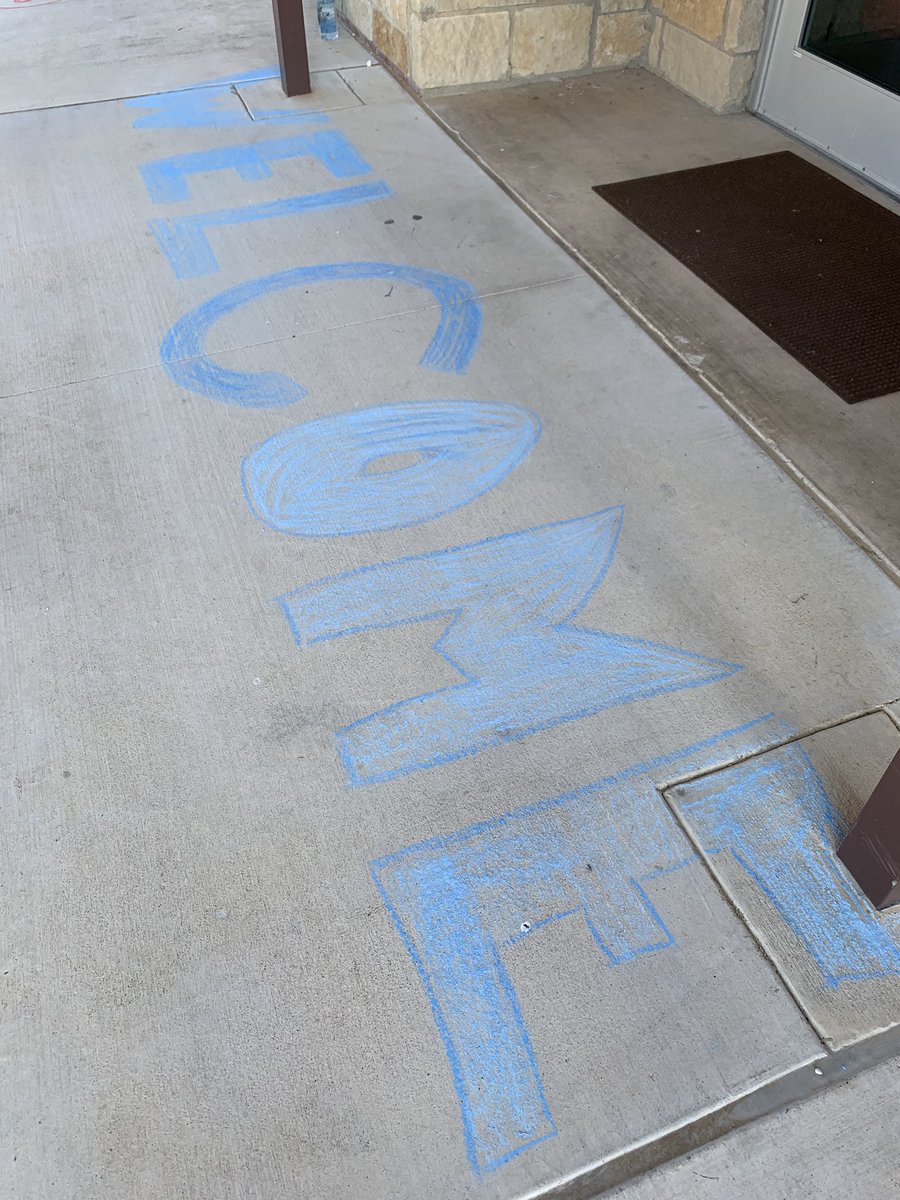 HNES_Hippos's tweet photo. Our amazing community welcoming back our students and teachers with #chalkthewalk #seaofleaders #hnes #hipponation #huttohippos https://t.co/qVbhdgTmDE