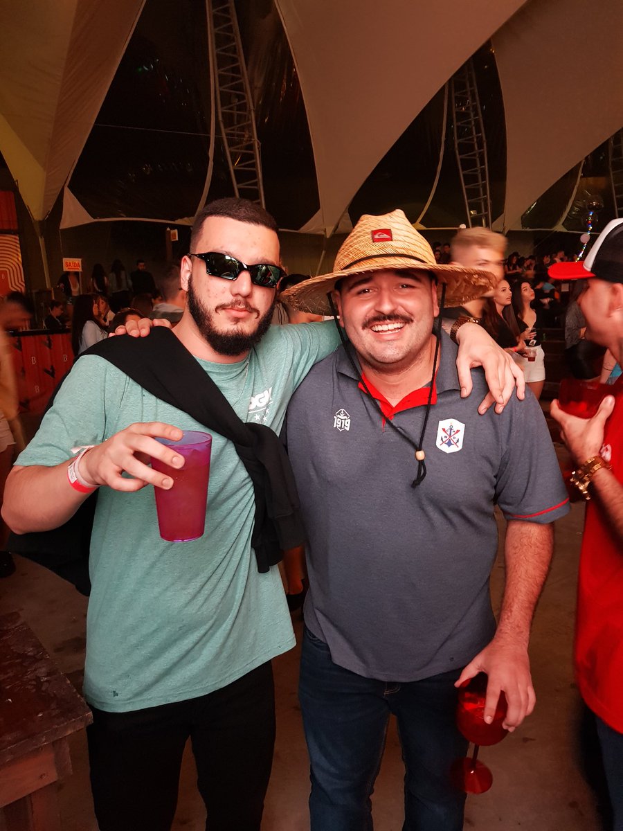 _hhenrique_'s tweet photo. Registro da festa mais foda da história com o Dj mais foda
#fluxou https://t.co/4s8eyqSs8c