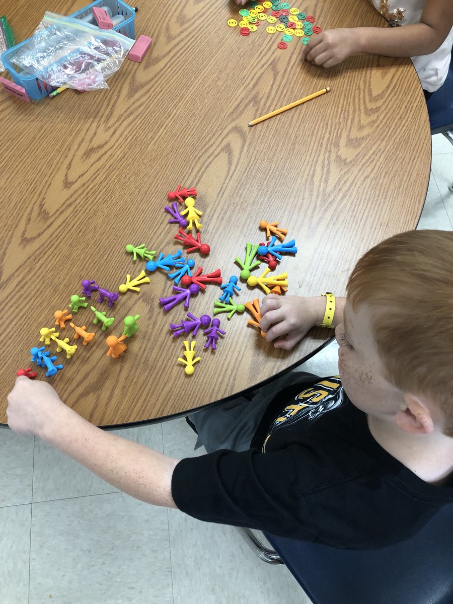AdventureAcaAPS's tweet photo. 🔥First weeks of first grade &amp; already working on building number sense! Students are counting collections, building numbers to 20 using ten frames and reviewing fact fluency to 5. https://t.co/txxViRC9ru