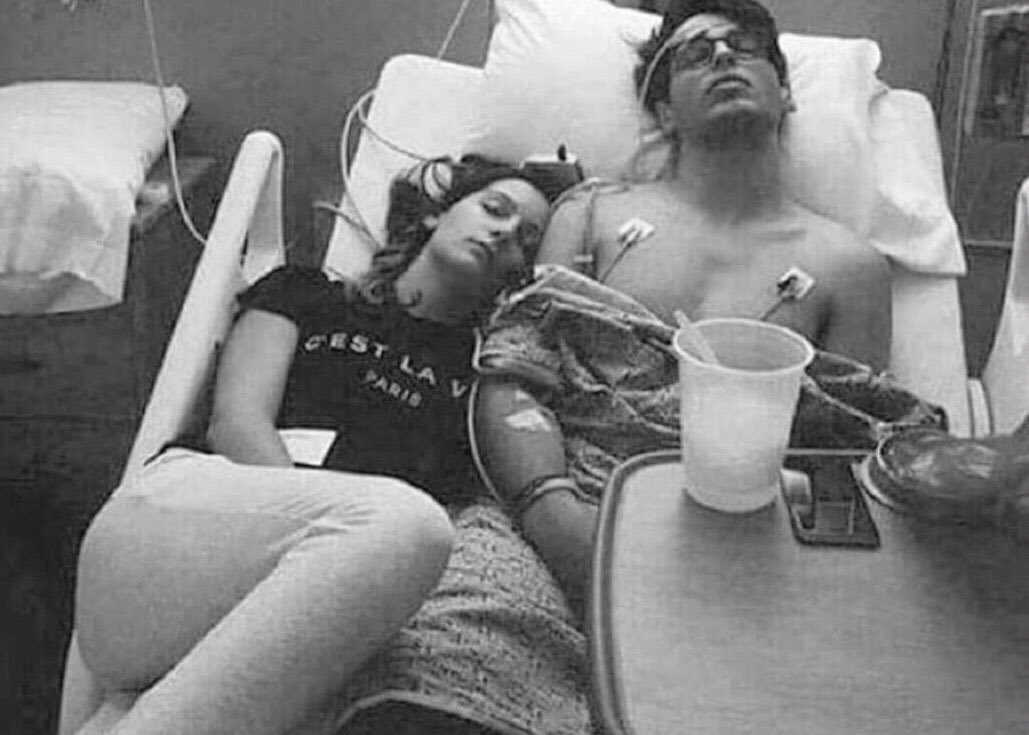 أدويه لا تُباع في الصيدليات ..
كــ قلب يتقاسم معك الألم ولا يتركُك وحيداً ♥️
