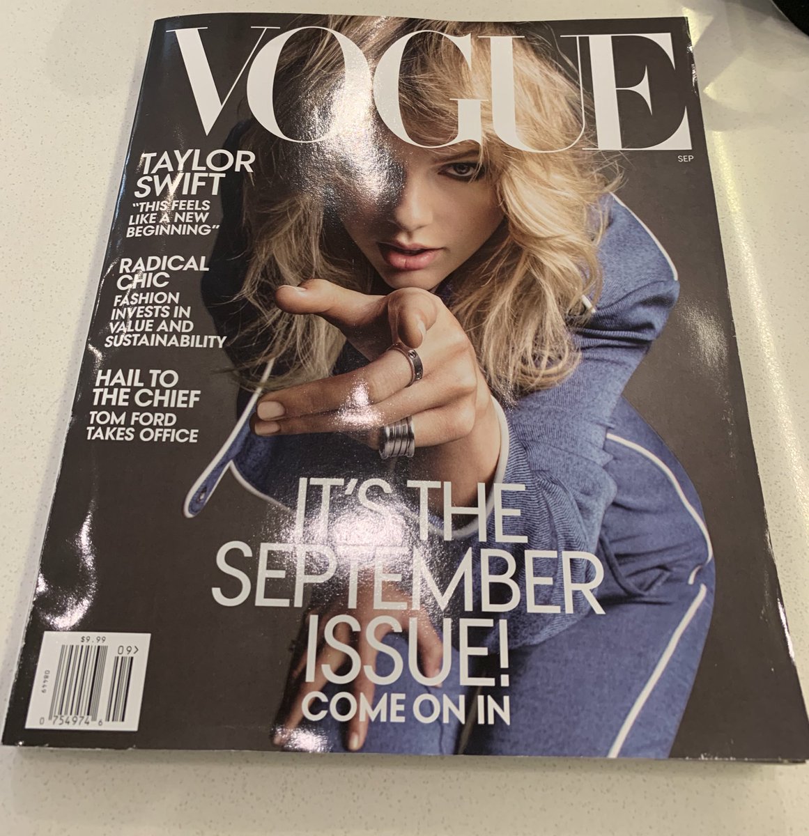 babyjustsayjess's tweet photo. πΆ Isnβt she LπVERly??? Isnβt she wonderful??? πΆ π
#TaylorxVogue #LoverIn5Days
@taylornation13 @taylorswift13 https://t.co/ww3zjaE5sJ