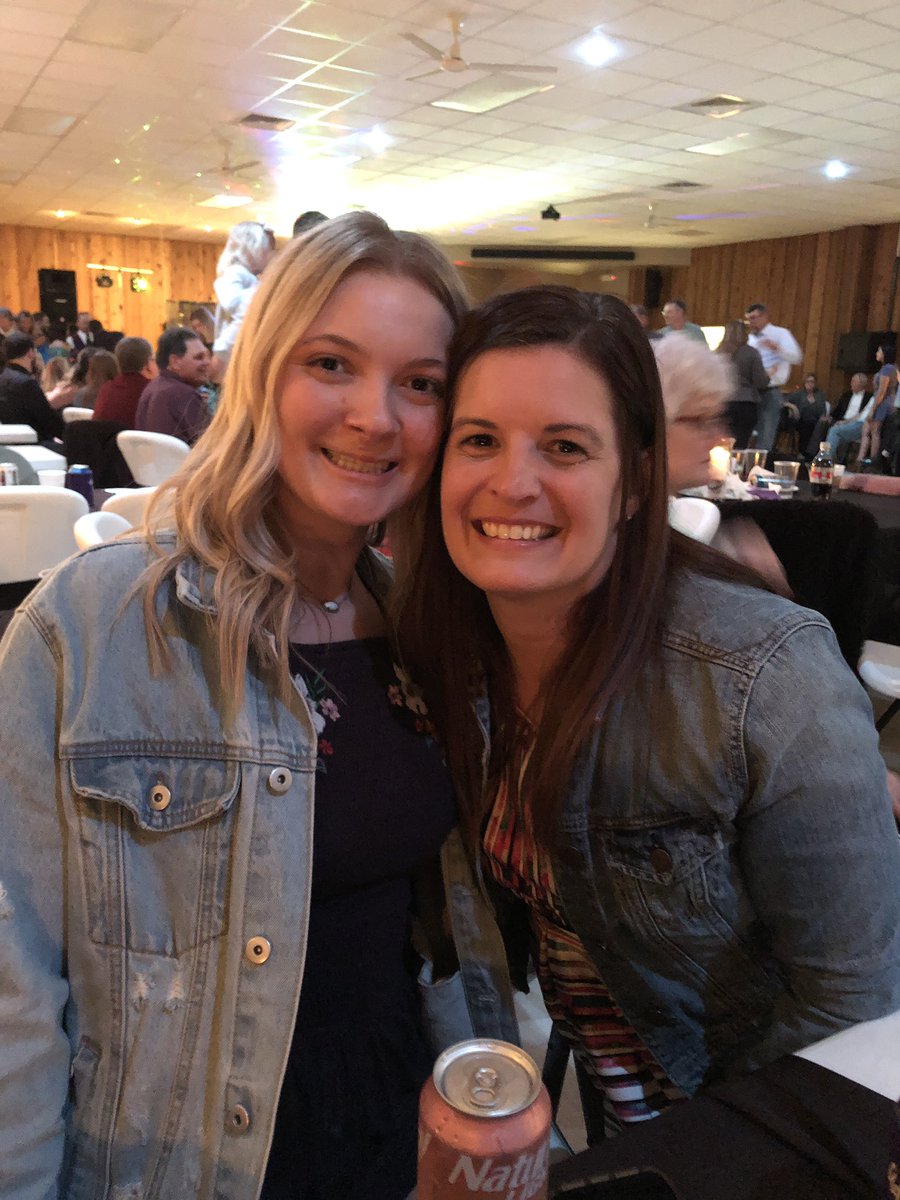 tracy_jarrett11's tweet photo. I 💜 my oldest niece... Good luck at KSU! @heastyreese https://t.co/4RpEGBwH4Q