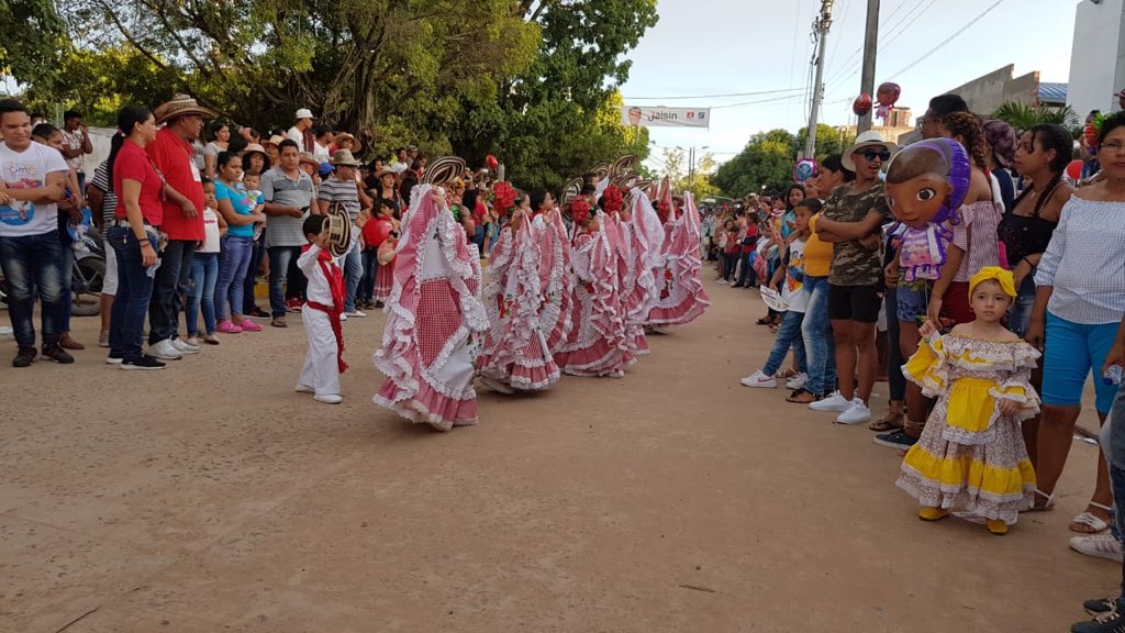 Carnaval_SA's tweet photo. ¡El semillero de nuestra tradición mueve las caderas al son del tambor! Los pequeños gigantes de @lagigantonabaq demostraron su amor por el Carnaval en el Festival Nacional De La Cumbia este fin de semana desde la ciudad imperio de la Cumbia, El Banco.👏🏼❤️💃🏻 https://t.co/NQGO3beOpU