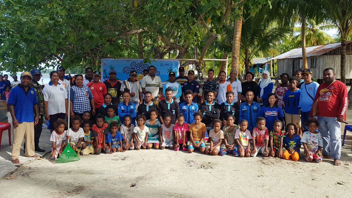 WilkerBiak's tweet photo. Keikutsertaan Balai KIPM Jayapura Wilker Biak dlm kegiatan Menghadap Laut yang dilakukan di kepulauan Padaido Biak, di sambut baik Stakeholder kepala kampung, kepala distri dan warga Moesmangguandi.
#menghadaplaut2_
@HumasBKIPM 
@rinajanwar2201
@wasbik 
@BKIPMJayapura https://t.co/xhxAbeq8HS