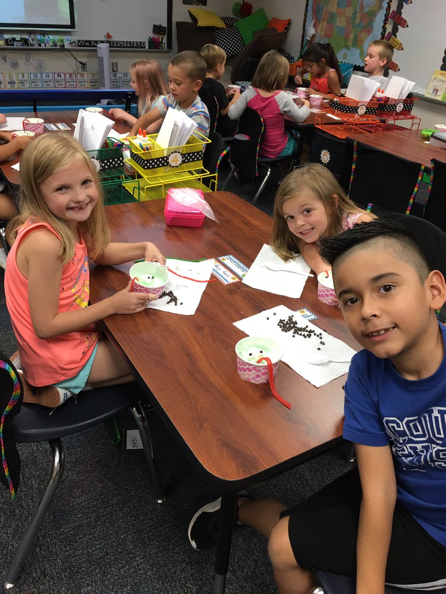 firstiefrogs's tweet photo. We had a great start to our year! Our first Snazzy Snack was a big hit! #bestatYES @DISDYoung #we❤️FizzyFrogs https://t.co/LhgKDRP8NX