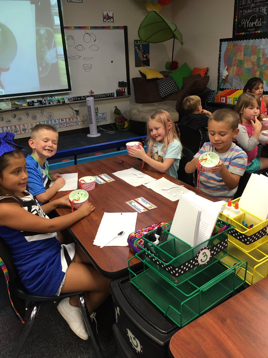 firstiefrogs's tweet photo. We had a great start to our year! Our first Snazzy Snack was a big hit! #bestatYES @DISDYoung #we❤️FizzyFrogs https://t.co/LhgKDRP8NX