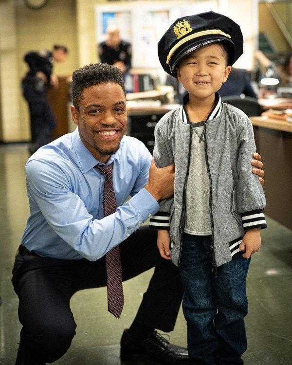 myqueenlucyliu's tweet photo. Arthur and his Uncle Marcus ♥️ How cute is this? 😜 #Elementary #MarcusBell https://t.co/uy9HP7OK7R