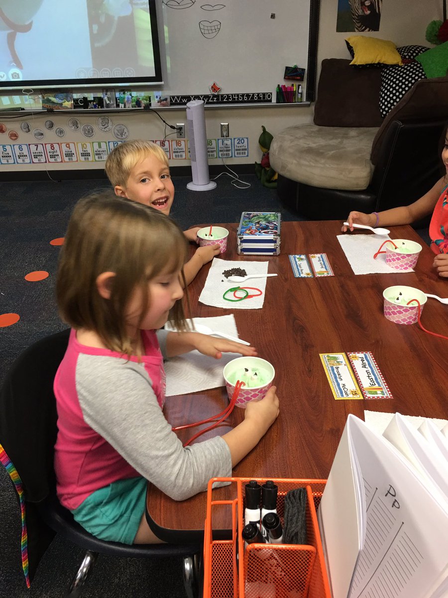 firstiefrogs's tweet photo. We loved our first week in first grade @DISDYoung https://t.co/wkdvHg78KS
