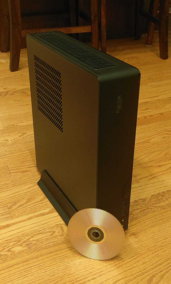 BuildingAtom's tweet photo. For my first build in forever, I apparently hopped on the SFF desktop trend without even realizing it XD. Truth is, I just wanted a powerful yet easy-to-move desktop. And some additional custom hardware makes it pretty safe to do so (even when on!) https://t.co/KiL5eQd5aw