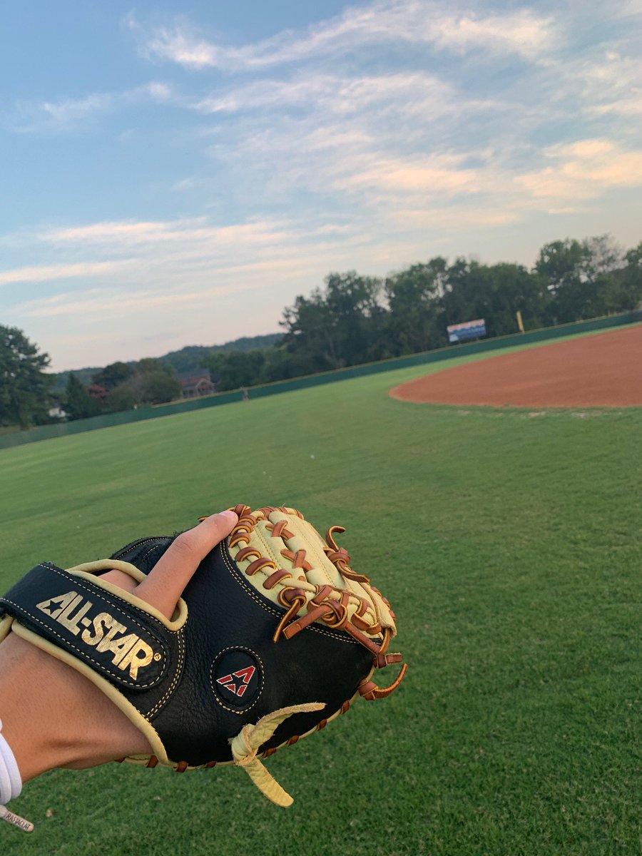 NicholeGheen's tweet photo. He's Home! If home is where you hang your bat! Study Hard, Play Hard, Become Great! Love you kid #offtonewadventures #dayone #RoaneStateBaseball
#CatcherLife https://t.co/aOHO3hBnoc
