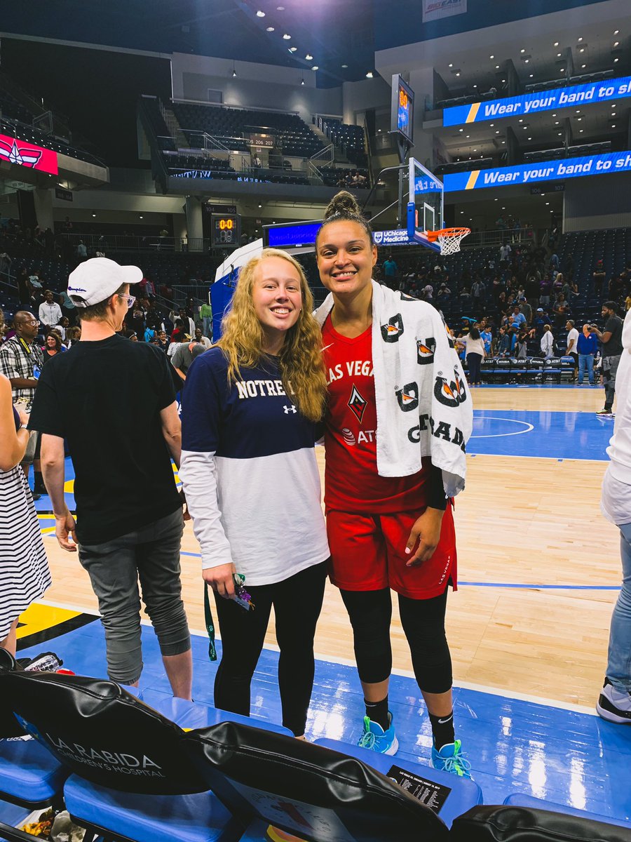 KaylaBMcCloud's tweet photo. After breaking my back when I was 14, unable to walk, I got to meet my idol. That day I gave up on the idea that I’d ever play basketball again due to injuries. Today, I got the chance to grab a picture w/ her again as I continue to play college basketball. Blessed every day 🙏🏻 https://t.co/xmi7d1ebDG