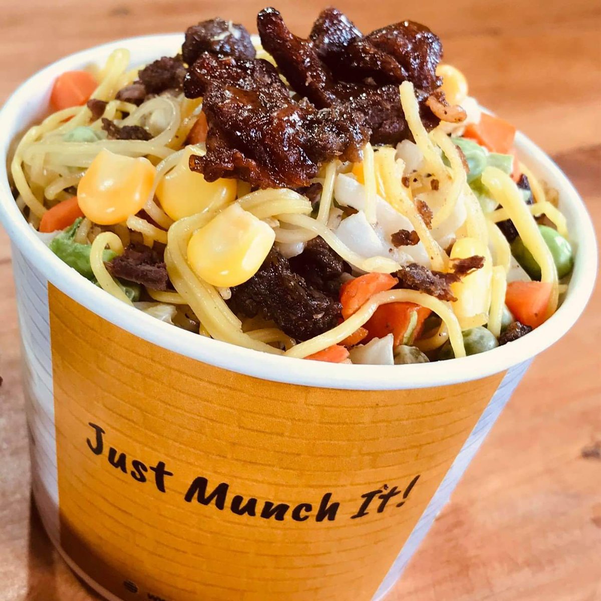 ShawarmaJm's tweet photo. Mga pagkain na Hindi mo kayang hindi kainin!
Grab your shawarma Rice and Noodles, Have a munch day at JM Shawarma stores.
#JMShawarma #JustMunchIt #JMMyOneTrueLove #TasteDifferent https://t.co/atliogWfEt