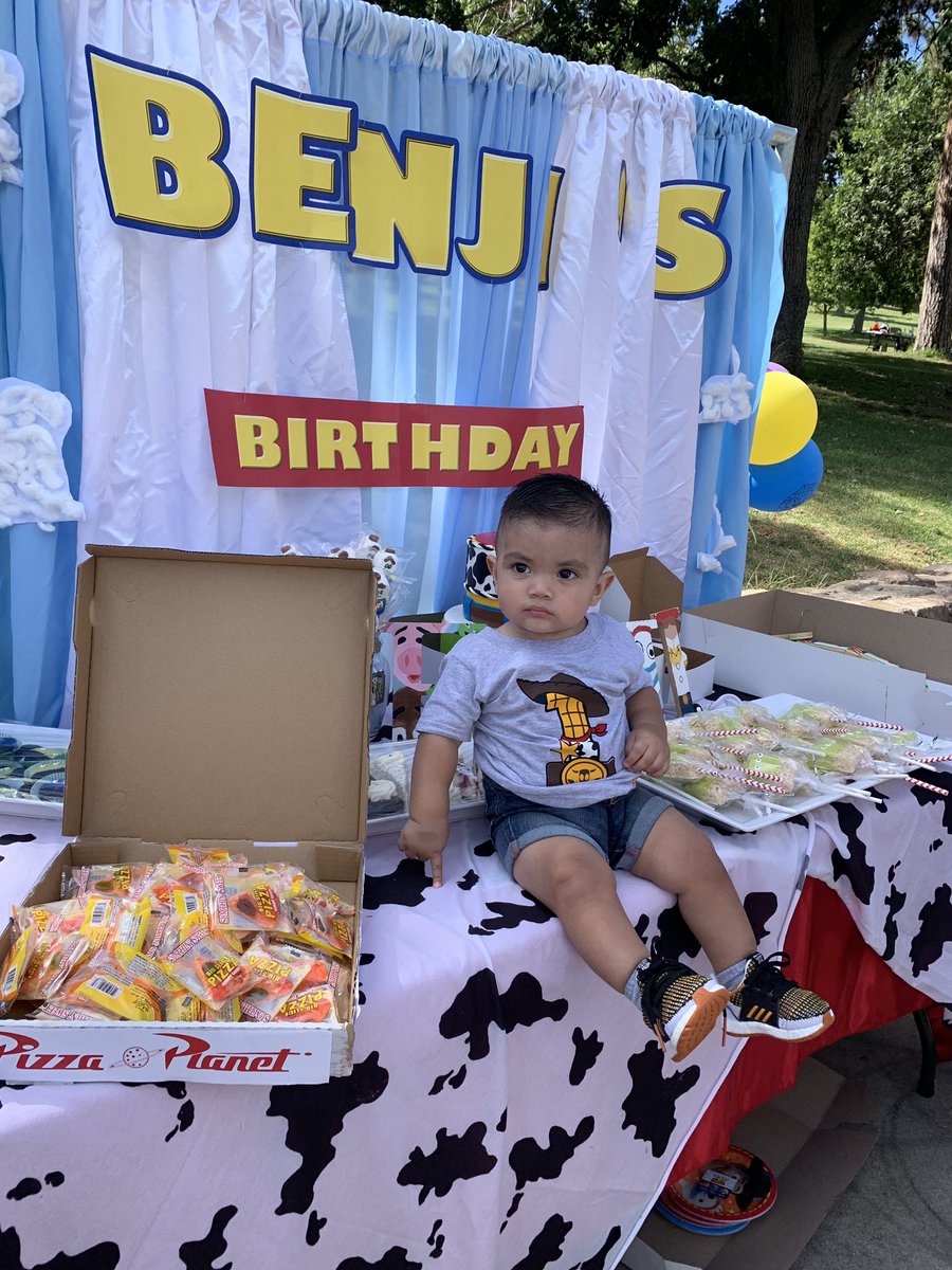 _RaquelMcfly's tweet photo. Baby boy’s birthday party was a success 💙 https://t.co/hUUQu2b59R