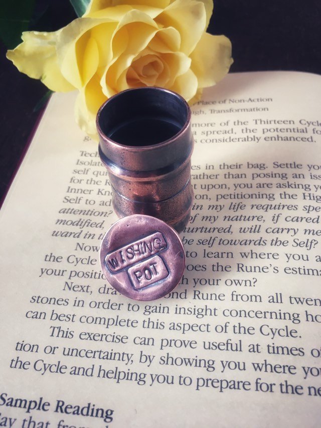 Melanie260198's tweet image. Thanks for the kind words! ★★★★★ "Stunningly beautiful and Magical ✨💜💜💜✨" Jude #etsy #witchtools #witchornaments #witchgifts #shamantools etsy.me/2z7osrh