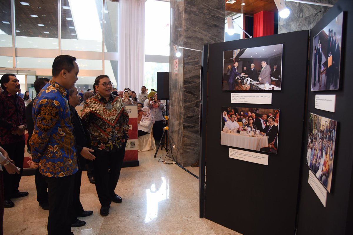 DPR_RI's tweet photo. Pembukaan Pameran Museum dengan tema "Museum Untuk Kemajuan Informasi dan Peradaban Bangsa" dalam rangka HUT DPR RI Ke-74 dan HUT Museum DPR RI Ke-28, di Lobby Gedung Nusantara, Kompleks DPR/MPR RI, Senin,19 Agustus 2019. #MuseumDPR #HUT74DPR #74thDPRRI https://t.co/SIBjXZEJXu