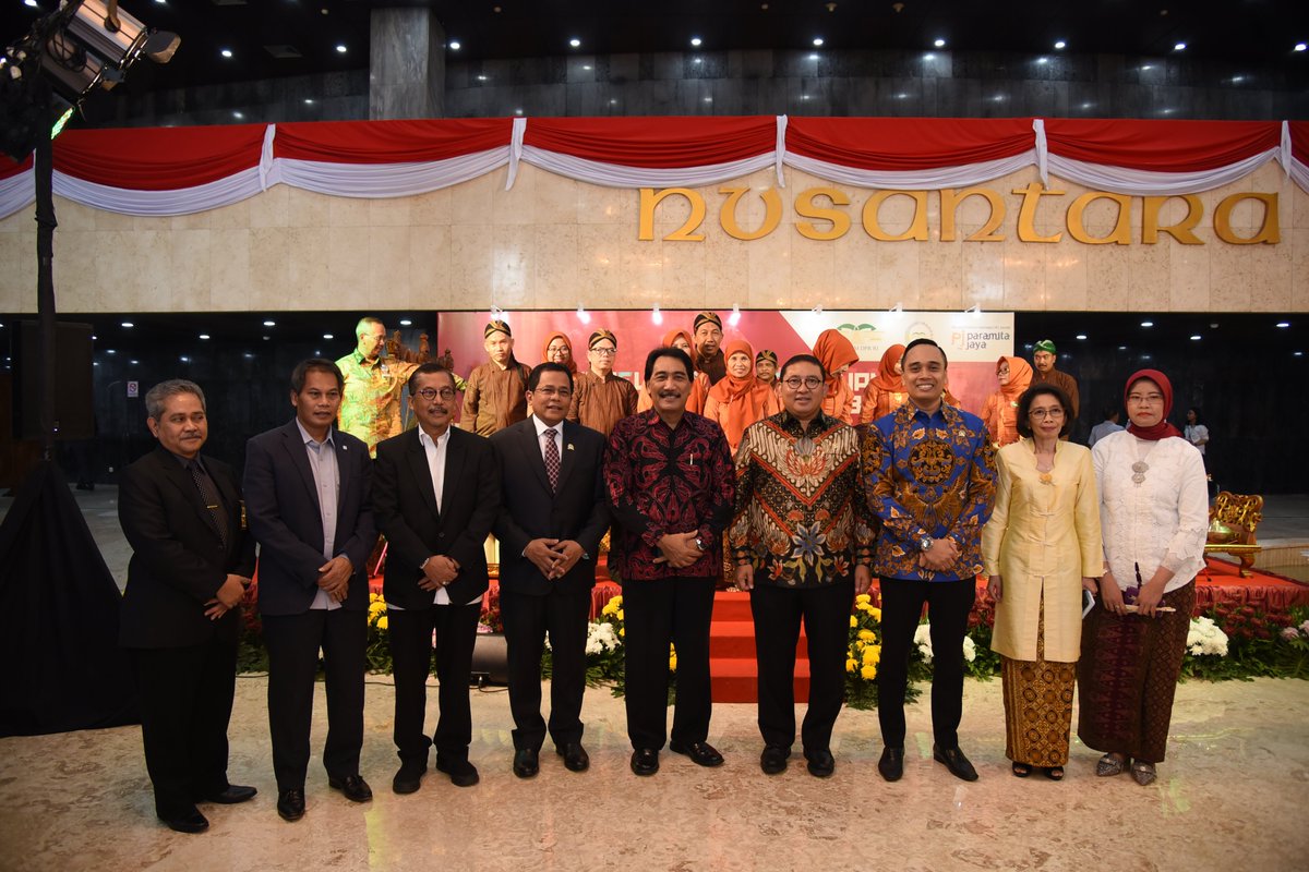DPR_RI's tweet photo. Pembukaan Pameran Museum dengan tema "Museum Untuk Kemajuan Informasi dan Peradaban Bangsa" dalam rangka HUT DPR RI Ke-74 dan HUT Museum DPR RI Ke-28, di Lobby Gedung Nusantara, Kompleks DPR/MPR RI, Senin,19 Agustus 2019. #MuseumDPR #HUT74DPR #74thDPRRI https://t.co/SIBjXZEJXu