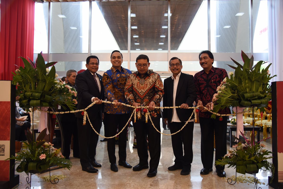 DPR_RI's tweet photo. Pembukaan Pameran Museum dengan tema "Museum Untuk Kemajuan Informasi dan Peradaban Bangsa" dalam rangka HUT DPR RI Ke-74 dan HUT Museum DPR RI Ke-28, di Lobby Gedung Nusantara, Kompleks DPR/MPR RI, Senin,19 Agustus 2019. #MuseumDPR #HUT74DPR #74thDPRRI https://t.co/SIBjXZEJXu