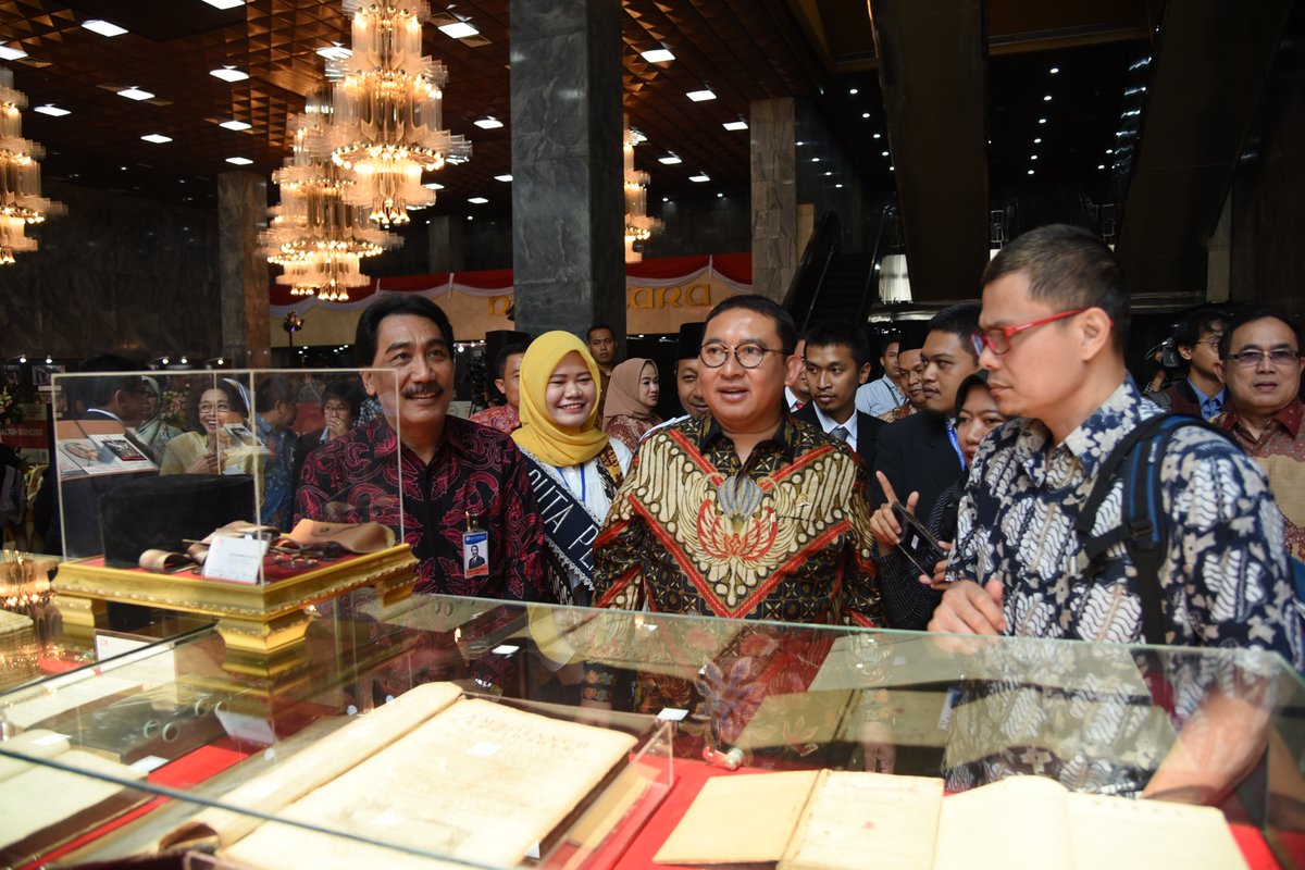 DPR_RI's tweet photo. Pembukaan Pameran Museum dengan tema "Museum Untuk Kemajuan Informasi dan Peradaban Bangsa" dalam rangka HUT DPR RI Ke-74 dan HUT Museum DPR RI Ke-28, di Lobby Gedung Nusantara, Kompleks DPR/MPR RI, Senin,19 Agustus 2019. #MuseumDPR #HUT74DPR #74thDPRRI https://t.co/SIBjXZEJXu