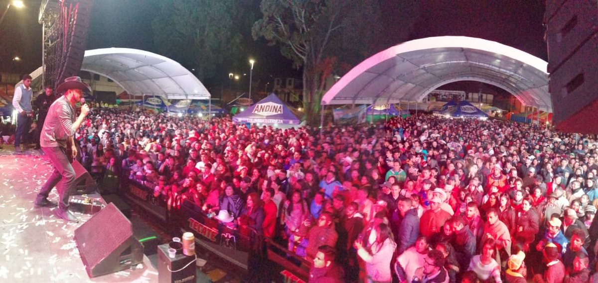 #Aestahora el interprete de música popular Ricardo Niño , se presenta en la tarima bicentenaria, en marco de las Ferias y Fiestas del municipio de @SotaquiráBoy. Sotaquirá Bicentenaria. Salomón Buitrago Fonseca, Alcalde 2019.
