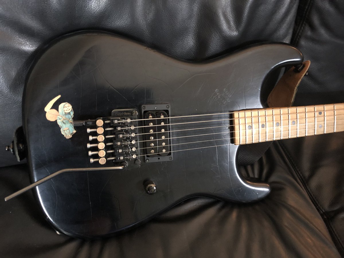 jhale667's tweet photo. #BethDeth #guitarporn! 😎 https://t.co/SeGxVFTDZa